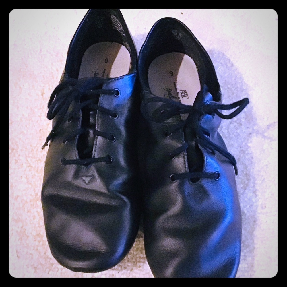 Women’s size 9 lace up jazz shoe